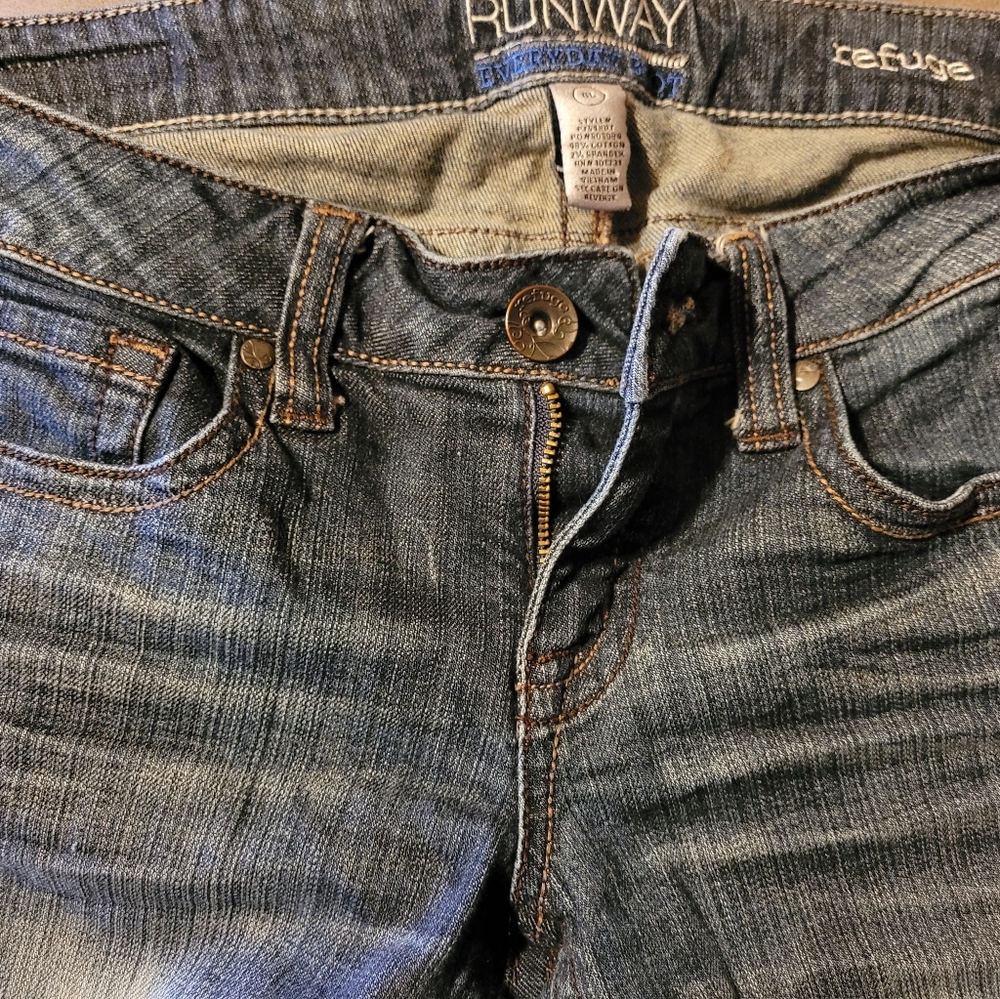 Refuge Runway Size 6L blue jeans